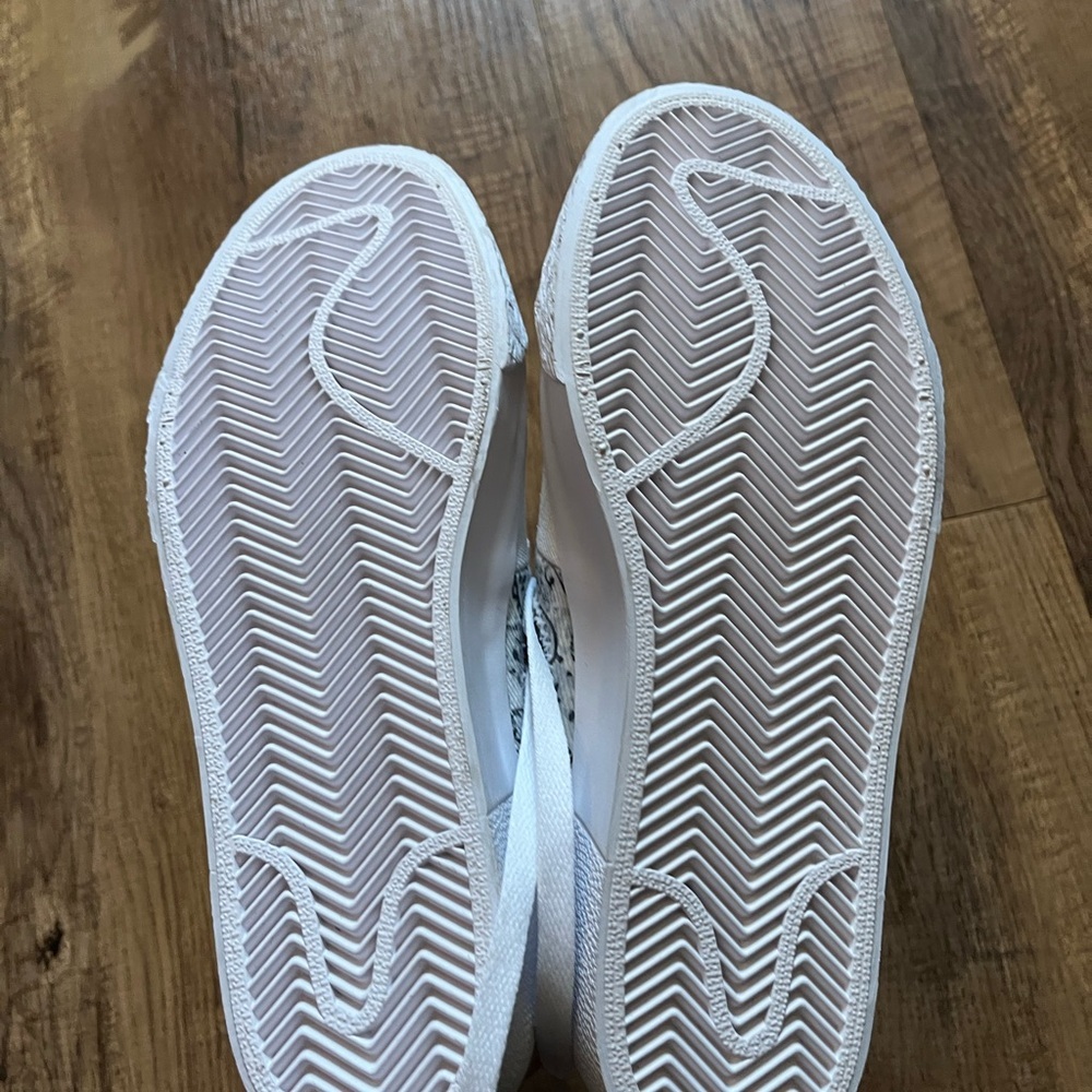 Nike Sneaker - Picture 4 of 8